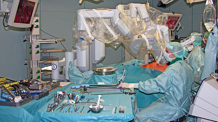 W&uuml;rzburg: OP-Roboter selbst steuern - Uniklinikum l&auml;dt zu Informationstag ein