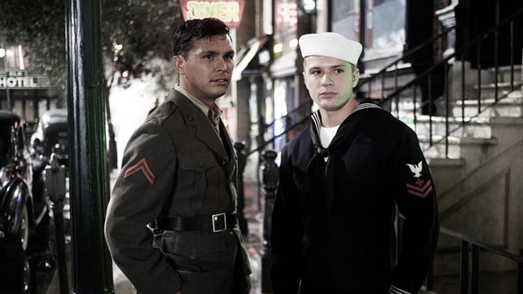Die Soldaten John 'Doc' Bradley (Ryan Phillippe) und Ira Hayes (Adam Beach) sollen f&uuml;r die US-Medien als Kriegshelden herhalten.