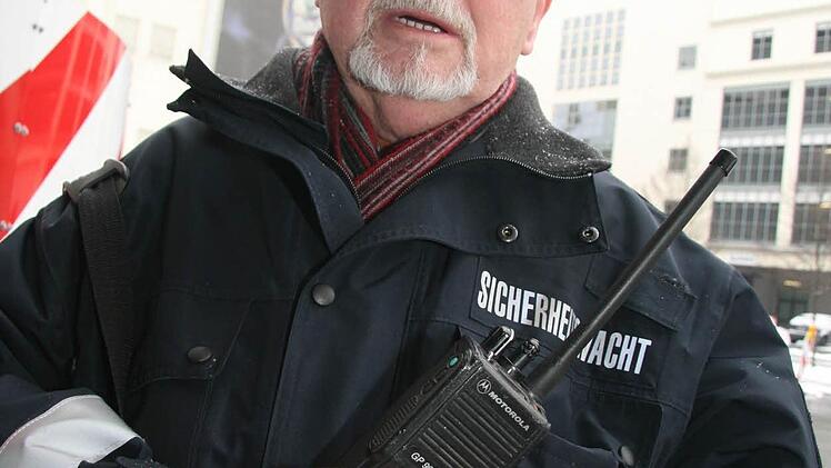 Ein Funkgerät gehört zur Ausstattung.