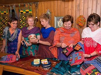 Sie bereiten alles für die Benefizveranstaltung am 6. August in Bad Bocklet vor (von links): Karin Gabel, Christine Mahlmeister, Martina Faber, Madlen Trümbach-Maurin und Marianne Werner. Foto: Björn Hein