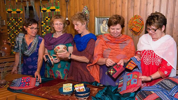 Sie bereiten alles für die Benefizveranstaltung am 6. August in Bad Bocklet vor (von links): Karin Gabel, Christine Mahlmeister, Martina Faber, Madlen Trümbach-Maurin und Marianne Werner. Foto: Björn Hein