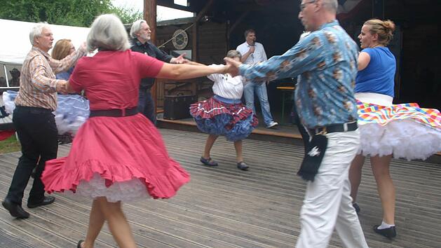 Die Castle Twirles aus Coburg sorgten mit ihrem Square Dance f&uuml;r Begeisterung. Fotos: Martin Rebhan