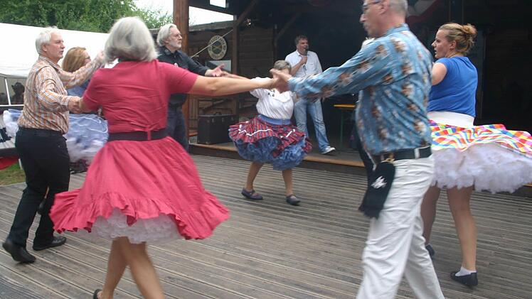Die Castle Twirles aus Coburg sorgten mit ihrem Square Dance f&uuml;r Begeisterung. Fotos: Martin Rebhan