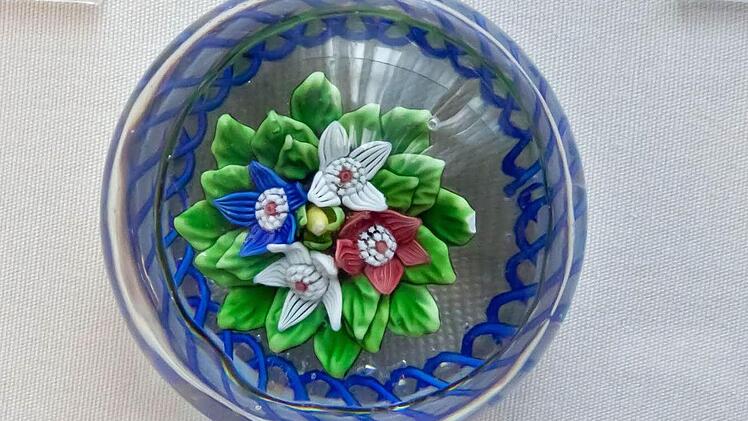 Paperweight: Frankreich / Baccarat, 19. Jh. (Glas, Millefioristäbe), Leihgabe aus der Sammlung Dr. Karl-Hans Knudsen, Kassel (Inv.-Nr. Lg.093 b)Foto: Jochen Berger