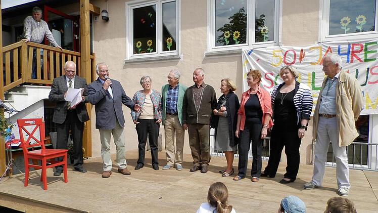 Schulleiter Martin Bolkart und seine Vorgänger Karl-Heinz Wolbert, Heidi Drechsler, Wolfgang Zirkelbach, Hermann Meyer, Barbara Faßold, Dagmar Schönleber, Heike Schneller-Schneider und Alfred Stoll. Foto: Fritsch