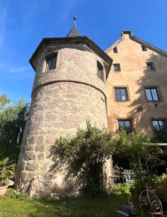 Jahrhundertealte Geschichte: Geheimnisvolles Schloss in Franken zu verkaufen