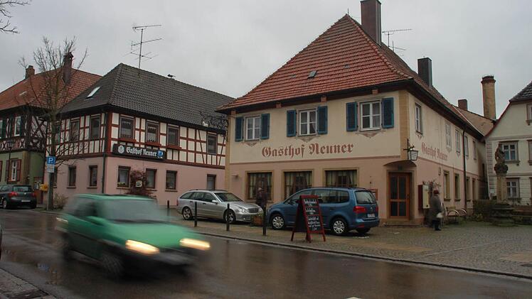 Der Gasthof Neuner in der Ebensfelder Ortsmitte: Über zwei Jahre wurden dort keine Gäste mehr bewirtet. Mit den unbegleiteten minderjährigen Flüchtlingen wird in den Gasthof ab Februar wieder Leben einkehren. Fotos: Lisa Kieslinger