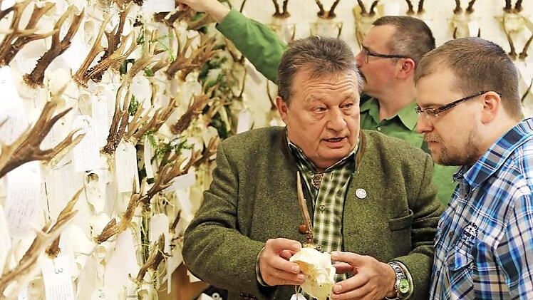 Die Hegeschau im Sportheim der DJK Weingarts zog einmal mehr die Blicke der Fachleute auf sich.  Foto: Franz Galster