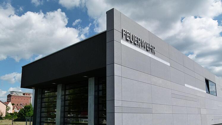 Zeitgemäße Industriearchitektur für die Feuerwehr - Löschgruppe 2 Bamberg