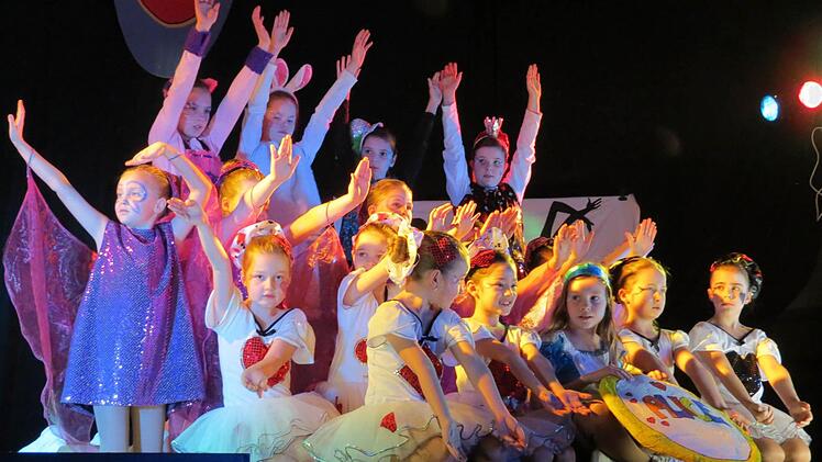 Eine Menge geboten war beim Showtanz-Festival in Ebenhausen. Foto: Doris Bauer