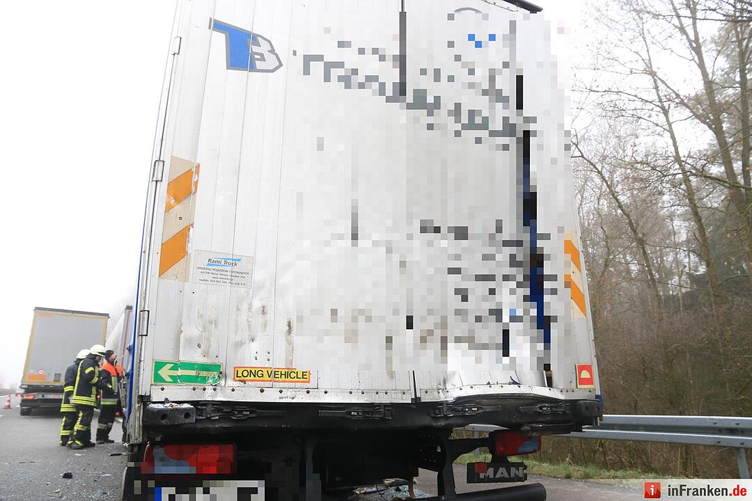 Unfall mit drei Lkw auf A3 bei Höchstadt