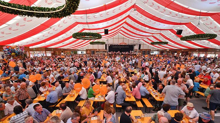 Blick in den neuen StadelFoto: Ronald Rinklef