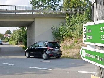 Hat ausgedient: Die schmale Unterführung für die Freiberger Straße unter der B 4 durch wird im kommenden Jahr erneuert. Foto: Berthold Köhler
