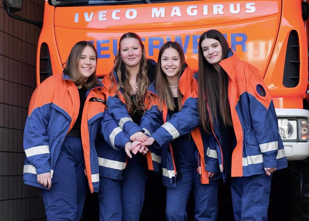 "Frauenpower": Kalender der Feuerwehr-Damen Burgkunstadt