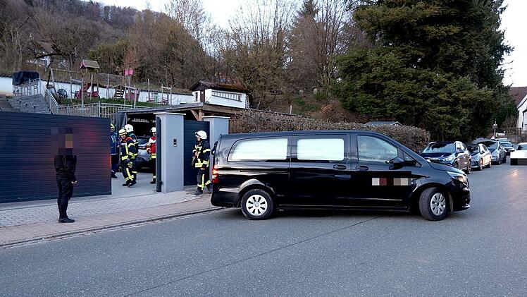 Drei Leichen in Einfamilienhaus aufgefunden: Ehepaar und 10-j&auml;hriges Kind tot
