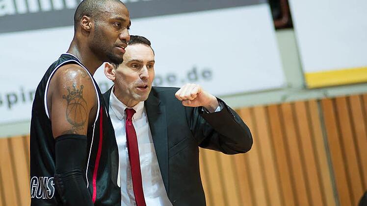 Anthony King mit Artlands Trainer Stefan Koch.  Foto: Tobias Köpplinger