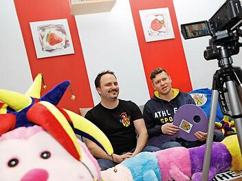 Manuel Reitberger (links) und Andreas Zweyer beim Dreh des neuesten Werbeclips. Foto: Matthias Hoch