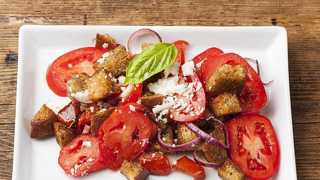 Tomaten-Brot-Salat
