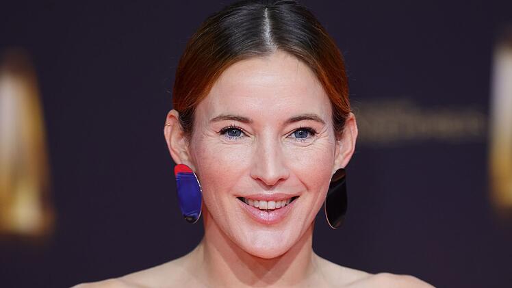 Jeannine Michaelsen (43) ist eine vielseitige Bühnenkünstlerin. Egal, ob Moderation, Schauspiel oder Teilnahme an einer Abenteuer-Show - sie wagt Großes. Um Träume, Druck und Erwartungen geht es auch im neuen ZDF-Sommerfilm "Für immer Freibad" (Donnerstag, 14. August, 20.15 Uhr sowie vorab in Web und App des ZDF).