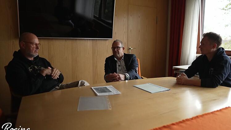 Frank Rosin bittet den Bürgermeister um Unterstützung.