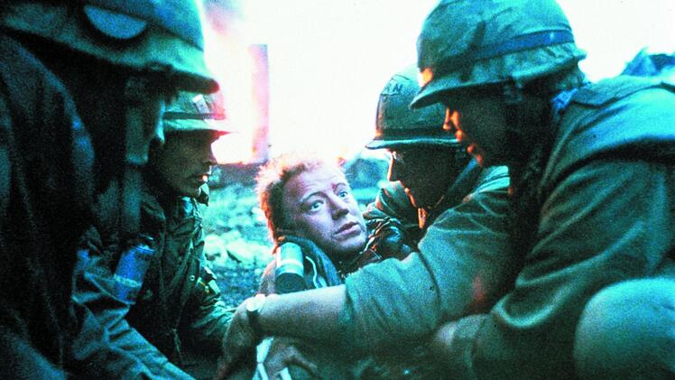 Im Krieg gibt es keine Sieger: Die Marines versuchen, ihrem t&ouml;dlichen verwundeten Kameraden des Sterben zu erleichtern.