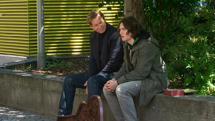 Als Caspar Bergmann (Thomas Heinze, links) Jack (Marinus Hohmann), den Freund der ermordeten Luna befragt, scheint der junge Mann ihm nicht die ganze Wahrheit zu sagen. Wie gut kannte er das Mordopfer tats&auml;chlich?