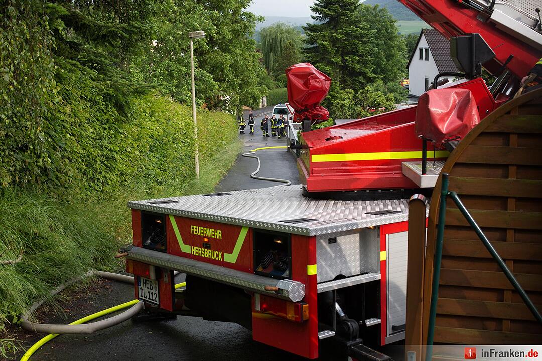 Unwetter in Mittelfranken: Überschwemmung, Blitzschlag, Straßenschäden