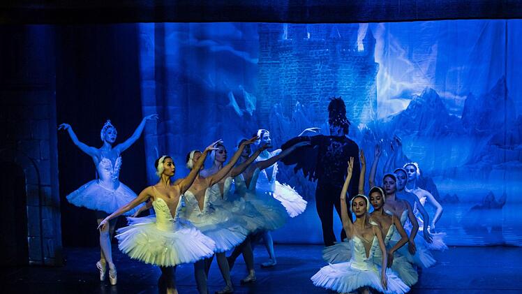 Märchen-Ballett mit Happy End: Tschaikowskys "Schwanensee, getanzt vom Russischen Staatsballett, beeindruckte die Besucher im Kongresshaus.Foto: Jochen Berger