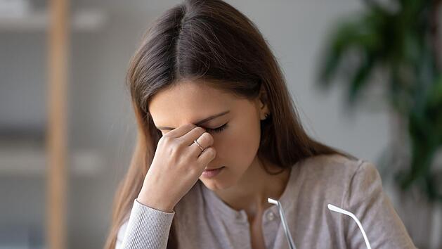 Niemals endende Selbstzweifel können bis zum Burn-out führen. Symbolfoto: fizkes/ Adobe Stock