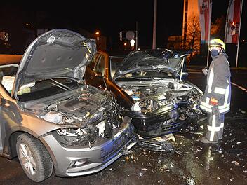 Ein schwerer Unfall ereignete sich am Freitagabend an der Garitzer Kreuzung. Foto: Peter Rauch