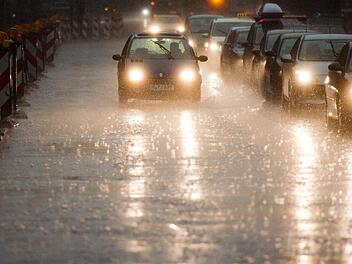 Wetterexperten warnen vor Starkregen. Foto: Julian Stratenschulte, dpa