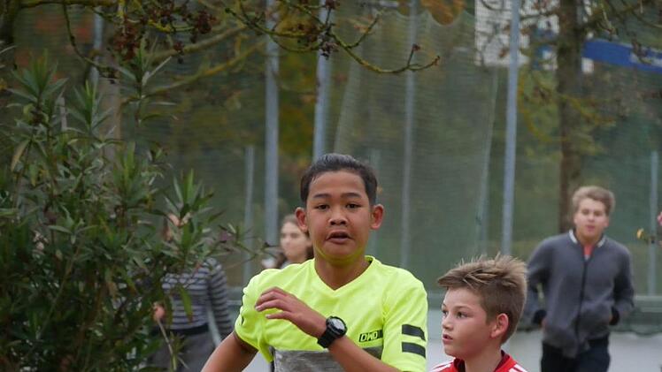 Tolle Beteiligung: 300 Schüler der Mittelschule "Am Moos" sind heuer beim  Spendenlauf  an den Start gegangen.Manja von Nida