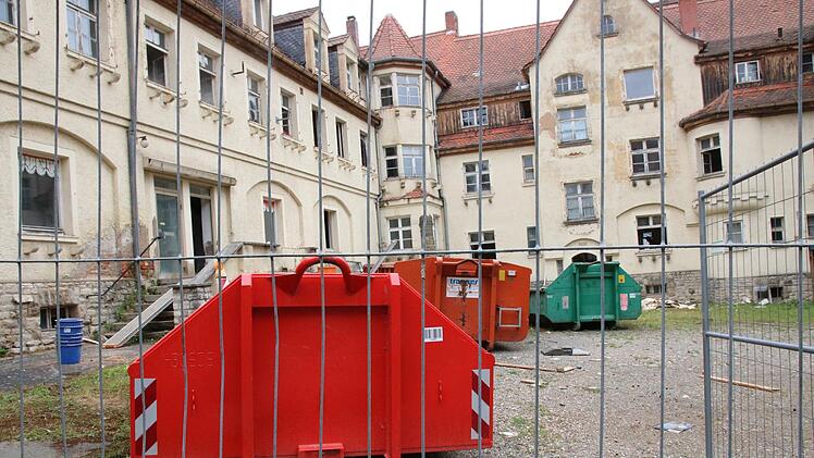 Die Vorarbeiten für die Sanierung haben begonnen. Foto: Jürgen Gärtner