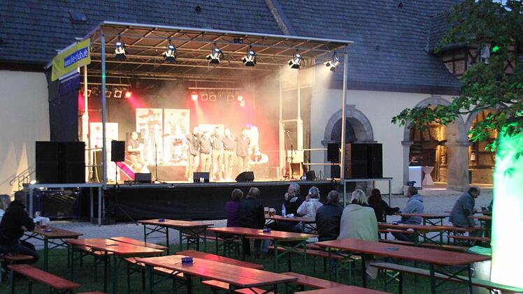 Viele Bierbänke blieben verwaist.Foto: Ralf Kestel