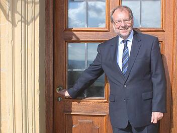 Dr. Peter Witterauf ist seit 2004 Hauptgeschäftsführer der Hanns-Seidel-Stiftung. Das Bildungszentrum in Banz ist ihm ans Herz gewachsen - gerade auch wegen der Atmosphäre, die dieser Ort den Teilnehmern von Seminaren, politischen Klausuren oder Workshops von Firmen und Behörden bietet.  Foto: Matthias Einwag