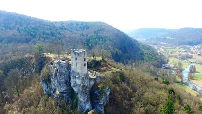 Die Burgruine Neideck Foto: mfdroneflight