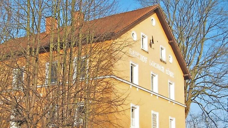 Der Gasthof Goldener Löwe, ein ortsbildprägendes Gebäude, wird wohl in absehbarer Zeit Geschichte sein. Foto: Bruno Preißinger