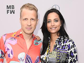Amira Aly hat im Podcast darüber gesprochen, wie Ex-Mann Oliver Pocher sie in ihren ersten öffentlichen Auftritt "reingeredet" habe.