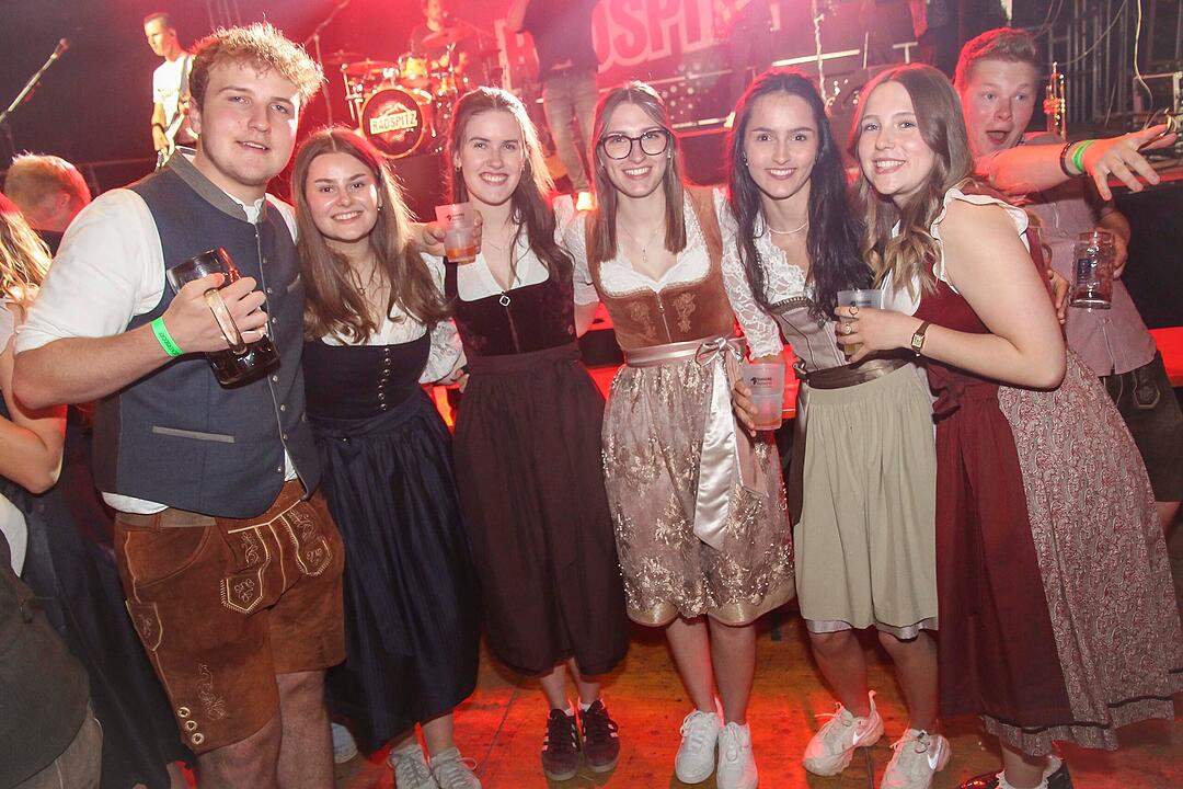 Gefeiert wurde mit der Kult-Partyrockband Radspitz!