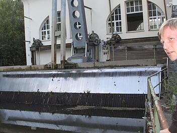 Reiner Handlbauer ist der Wärter des Rothwinder Wasserkraftwerks.  Fotos: Jürgen Gärtner
