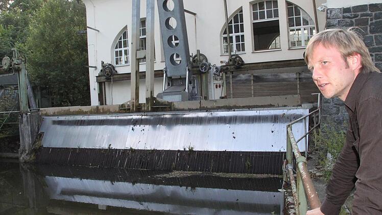 Reiner Handlbauer ist der Wärter des Rothwinder Wasserkraftwerks.  Fotos: Jürgen Gärtner