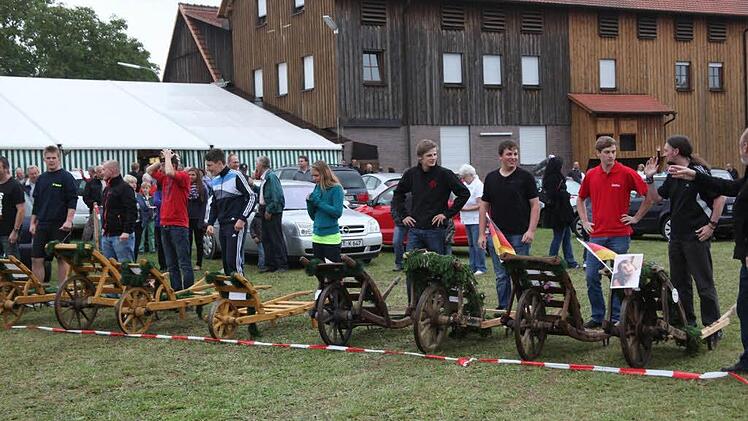 Schubkarrenrennen vor dem Start