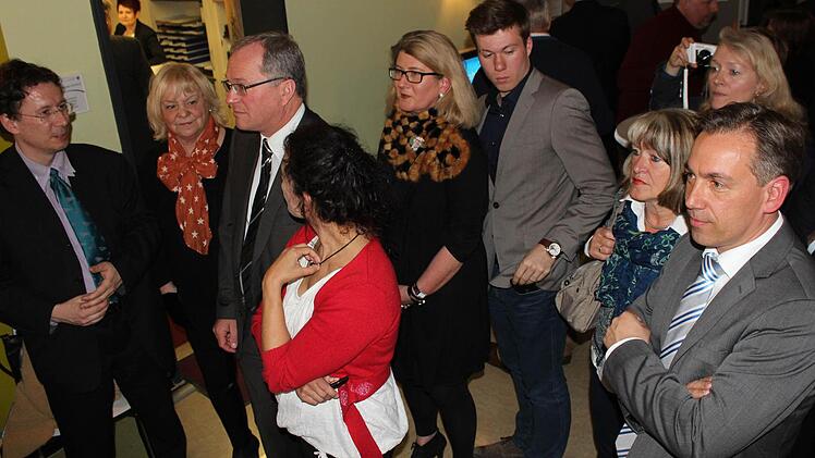 Die Spitzenkandidaten der Landrats- und Kreistagswahlen in Erlangen-Höchstadt warteten gespannt auf die Ergebnisse. Foto: Andreas Dorsch