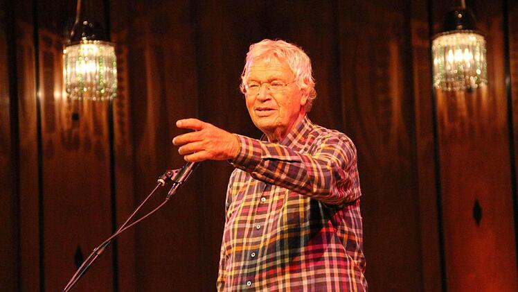 Gerhard Polt beim Auftritt mit den Well-Brüdern im Bad Kissinger Regentenbau.  Foto: Ralf Ruppert