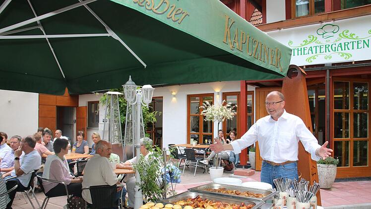 Begrüßung der Gäste zur BR-Lesernacht an der Naturbühne Trebgast  Foto: Jürgen Gärtner