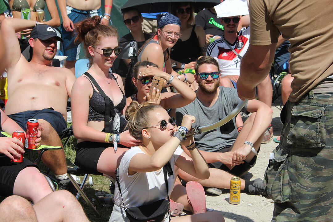 Die Parkrocker feiern das Bier in einer Biermesse