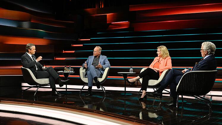 Markus Lanz (links) sprach am Mittwochabend mit (von links) Matthias Miersch, Eva Quadbeck und Ex-Boschafter R&uuml;diger von Fritsch.