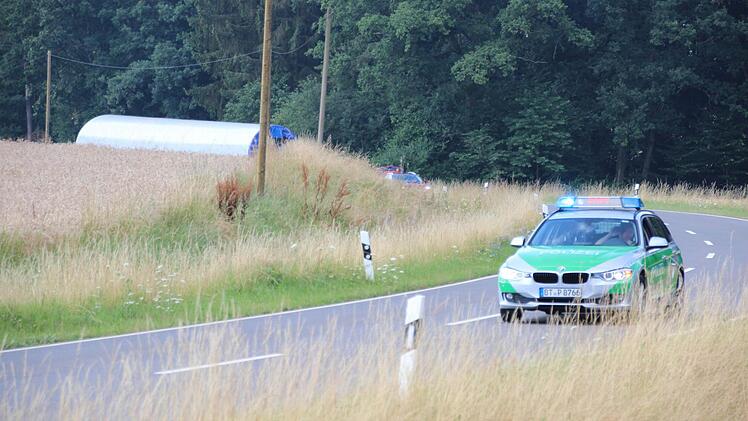 Die Polizei fuhr mit Blaulicht vorneweg.  Foto: Friedwald Schedel