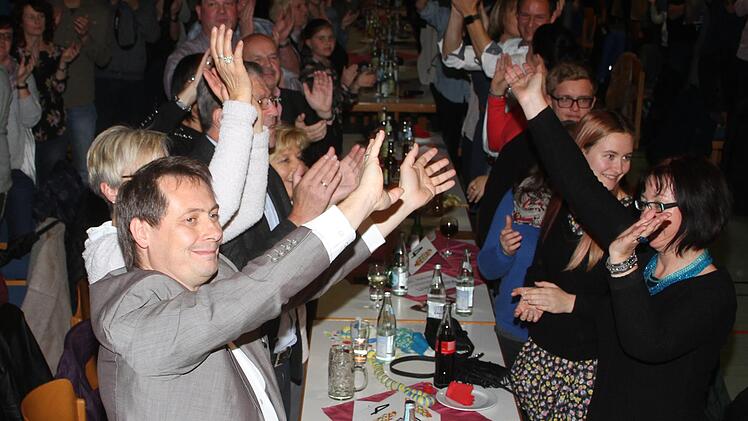 m 11. November, wenn in Stadtsteinach die fünfte Jahreszeit ausgerufen wird, herrscht Super-Stimmung. In dieser Session feiert die Faschingsgesellschaft 66jähriges Bestehen. Sonny Adam