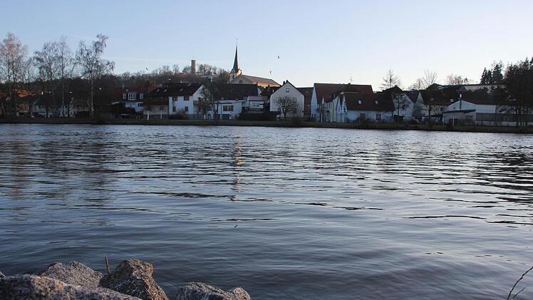 Eltmann: Paar rettet Frau aus eiskaltem Main - "war selbstverständlich"